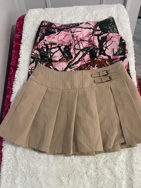 iris Beige Pinstripe Pleated Mini Skirt with Buckle Detail